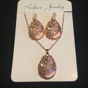 🌼 Rose gold earring and necklace set